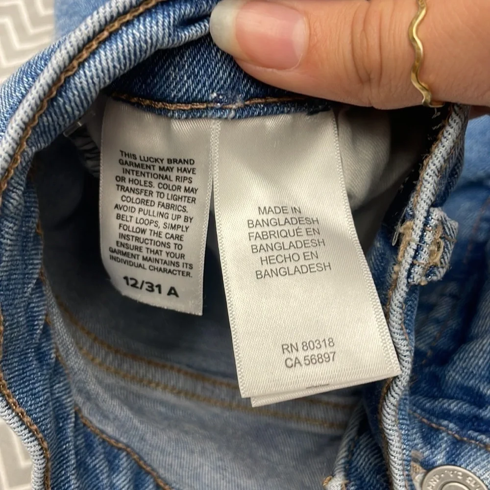 Lucky brand distressed denim jeans